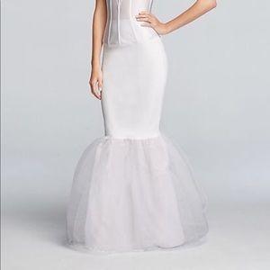 NWT David’s Bridal Trumpet Slip, Size L